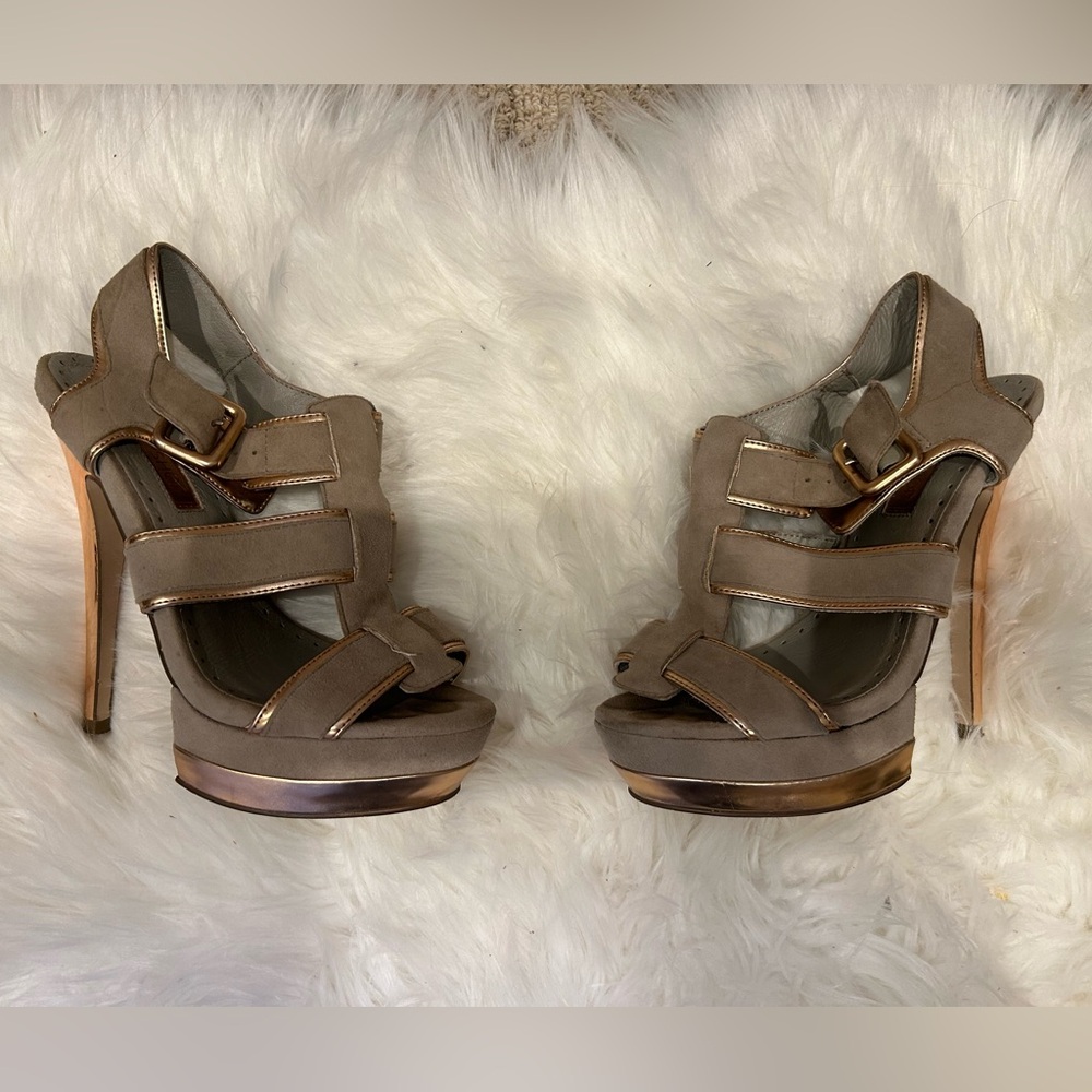 Gorgeous Top Shop Faux Suede Heels Gray and Gold! Size 36! Fits 6/7